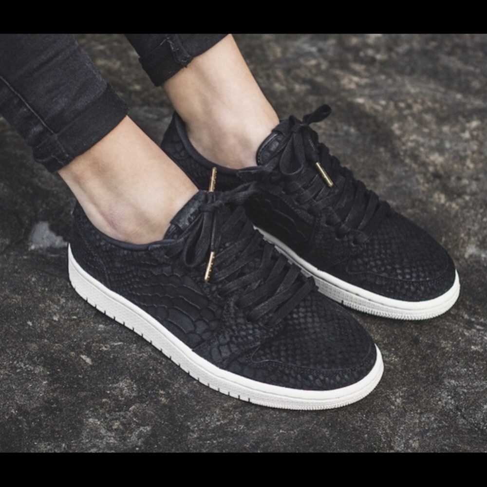 ✨NIKE AIR JORDAN 1 RETRO LOW NO SWOOSH✨